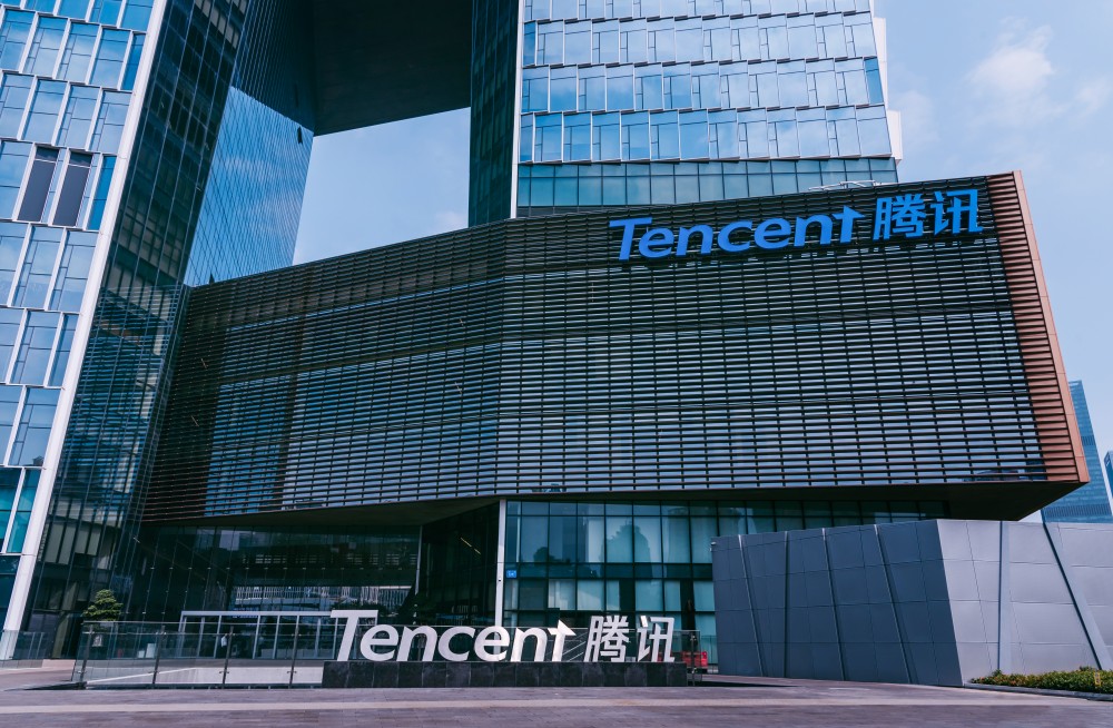 互联网舆情：舆论如何看待腾讯公司防台风绑定企鹅雕塑出圈