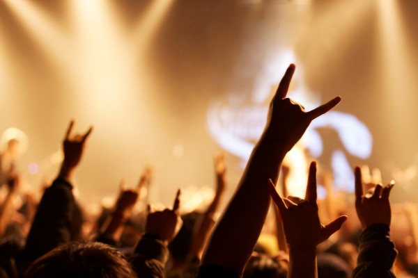 明星舆情：舆论如何看待李荣浩单依纯版权纠纷